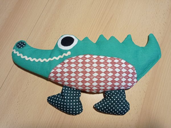 Krokodile mit Dinkel gefüllt